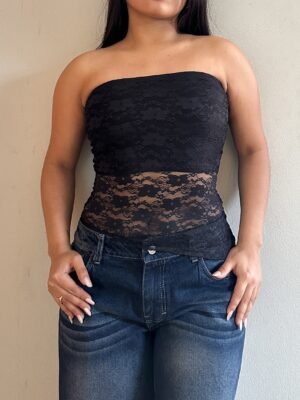 Top Encaje Asimétrico Negro