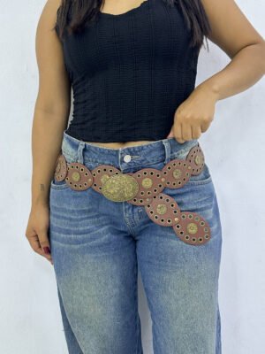 Concho Belt Ovalada Marrón Floreada